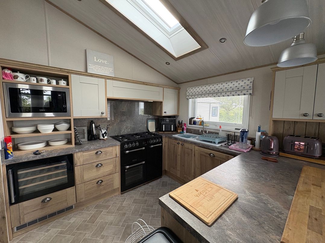 Harrogate Lodge Sleeps4 South Facing Decking