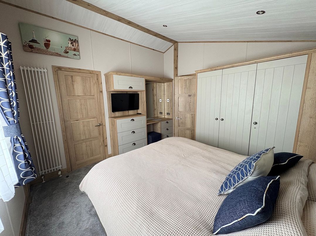 Harrogate Lodge Sleeps4 South Facing Decking