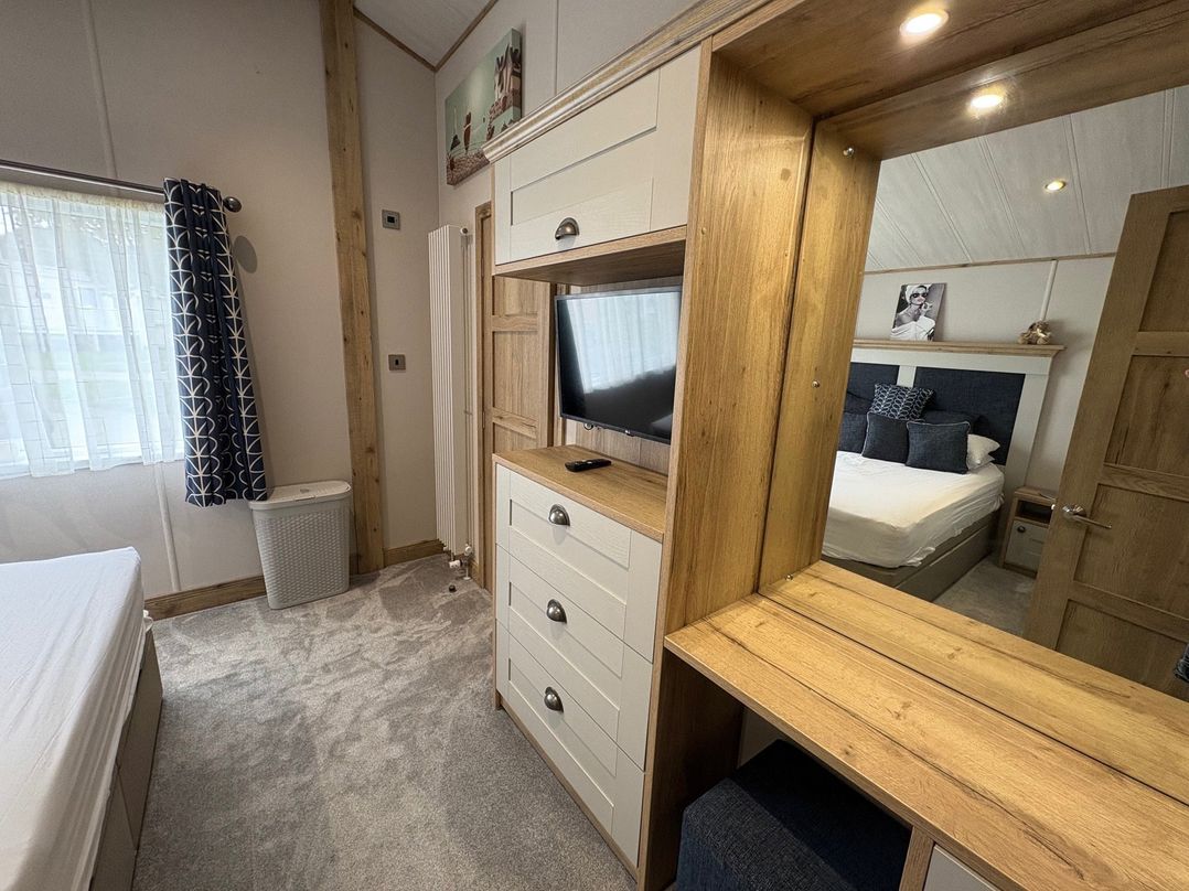 Harrogate Lodge Sleeps4 South Facing Decking