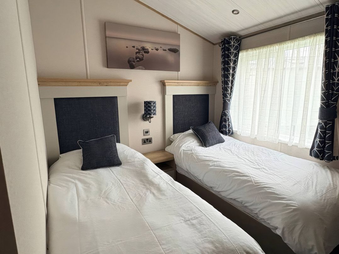 Harrogate Lodge Sleeps4 South Facing Decking