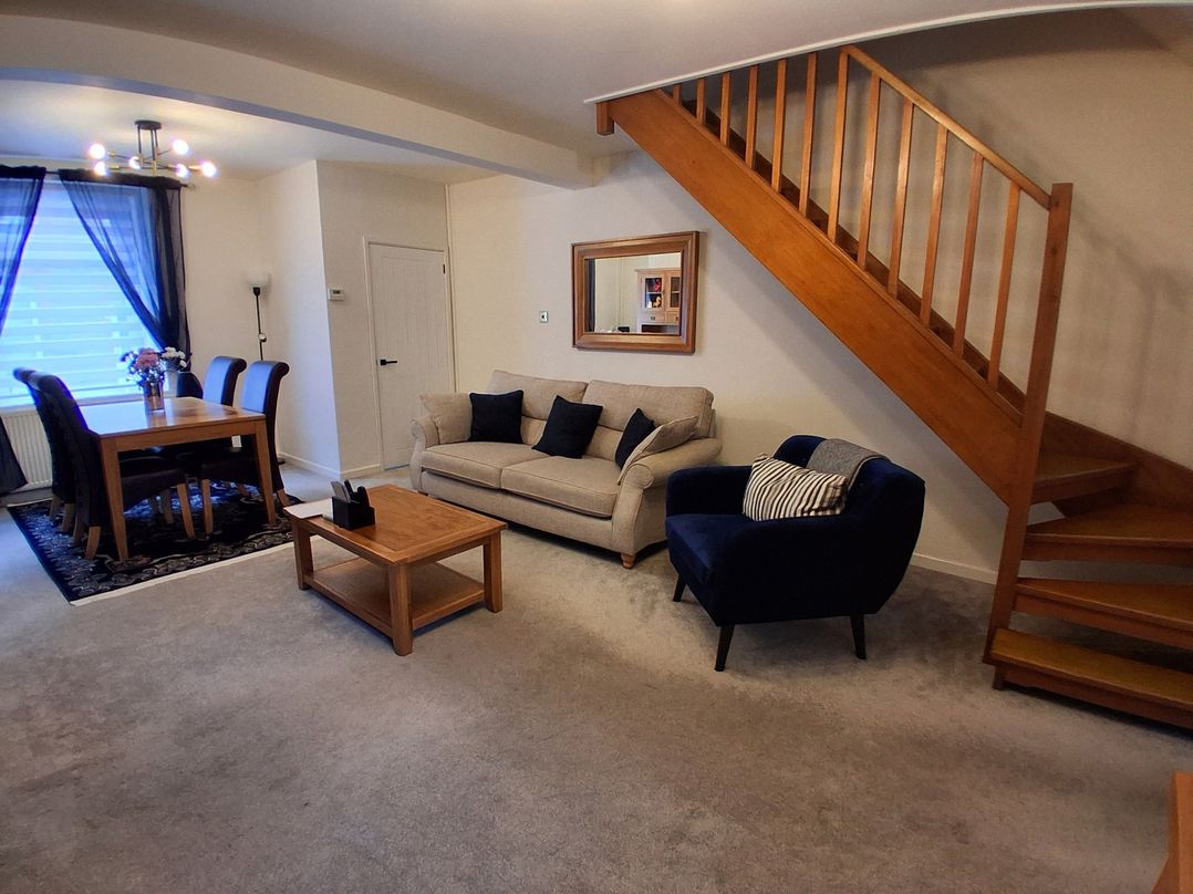 House Sleeps 5 with Parking and Garden