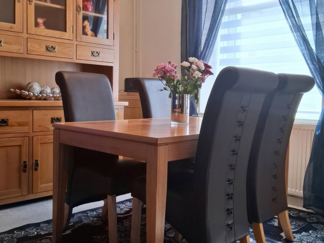House Sleeps 5 with Parking and Garden