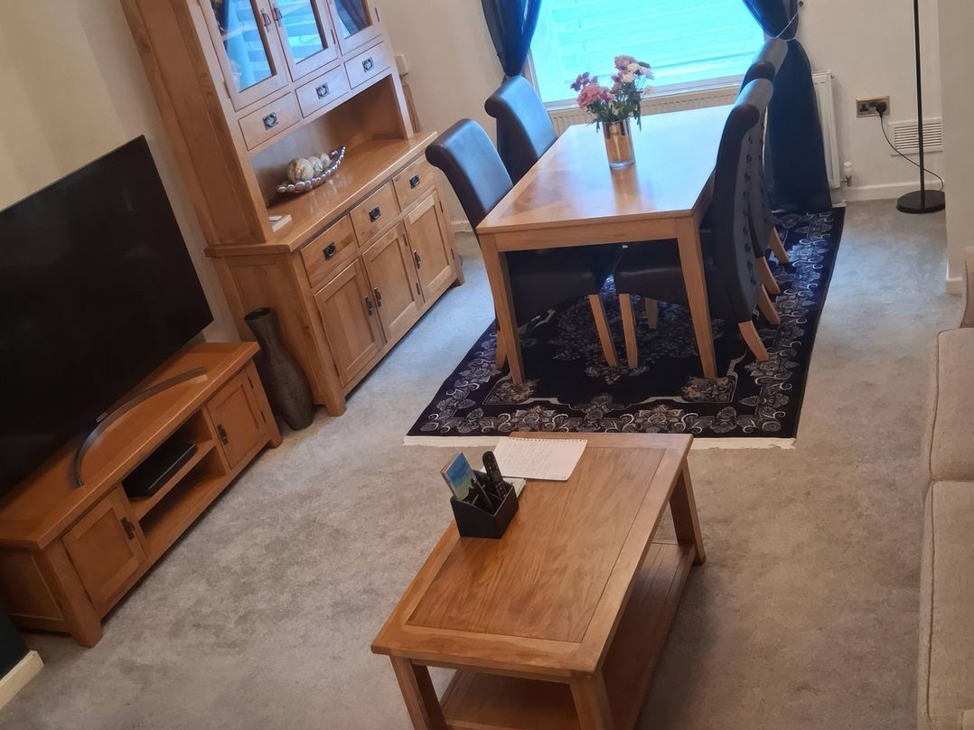 House Sleeps 5 with Parking and Garden