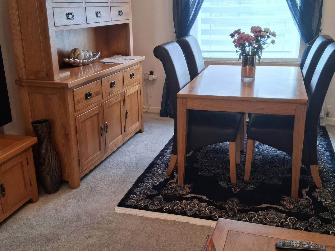 House Sleeps 5 with Parking and Garden