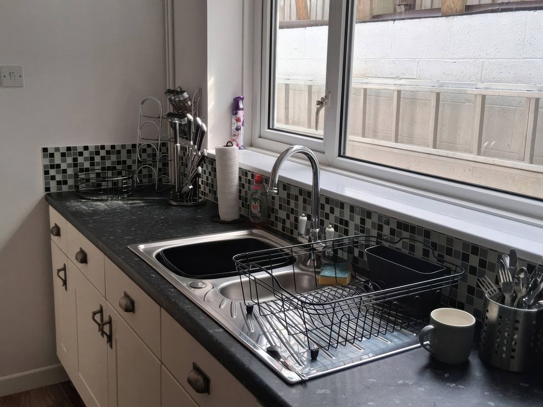 House Sleeps 5 with Parking and Garden