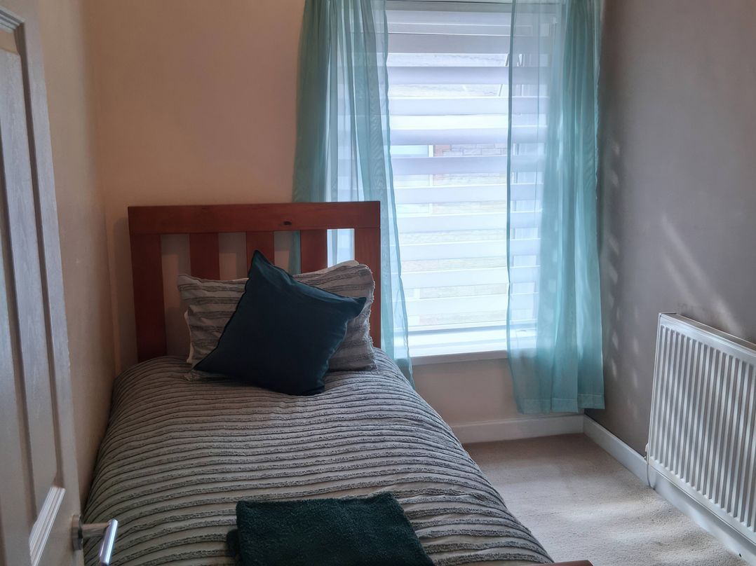 House Sleeps 5 with Parking and Garden