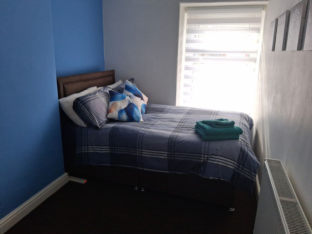 House Sleeps 5 with Parking and Garden