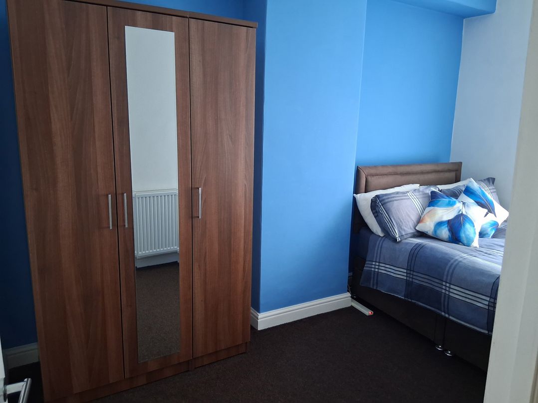 House Sleeps 5 with Parking and Garden