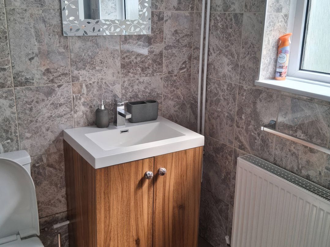 House Sleeps 5 with Parking and Garden