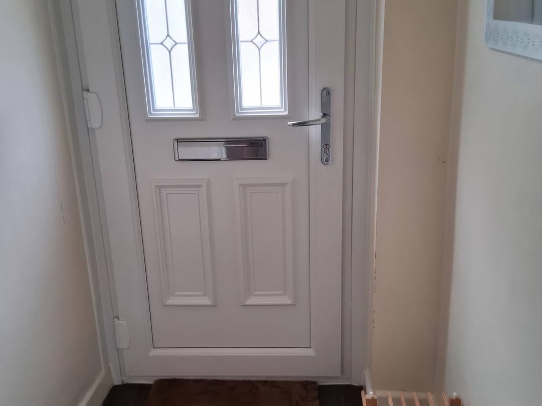 House Sleeps 5 with Parking and Garden