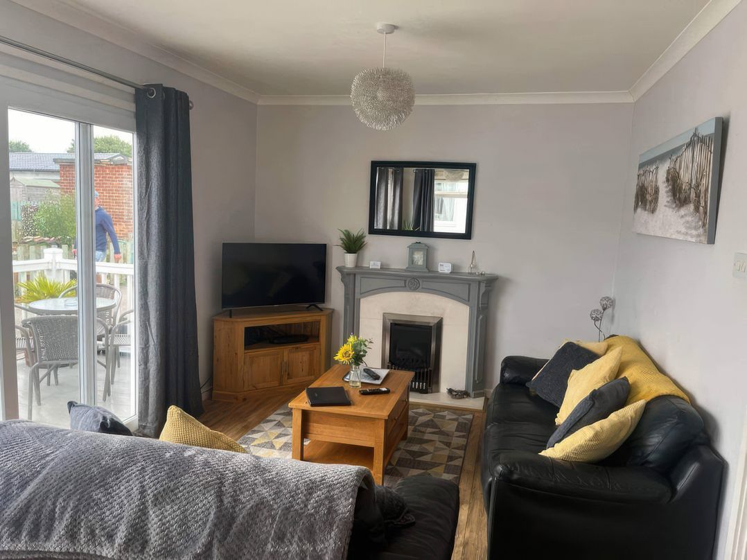 Seaside Escape 2Br Sleeps4 Parking PetsOK Fireplace