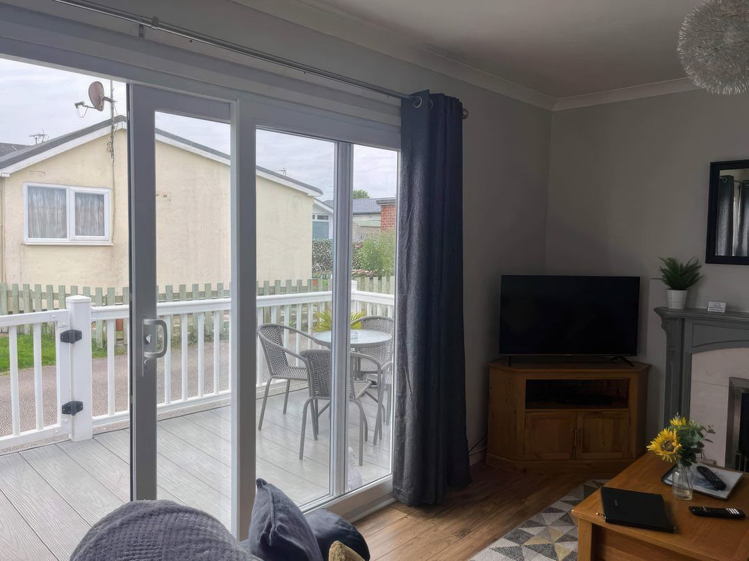 Seaside Escape 2Br Sleeps4 Parking PetsOK Fireplace