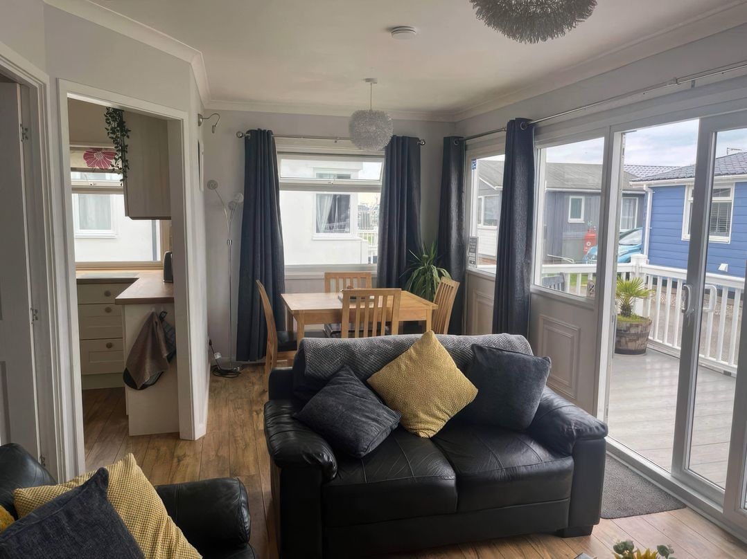 Seaside Escape 2Br Sleeps4 Parking PetsOK Fireplace