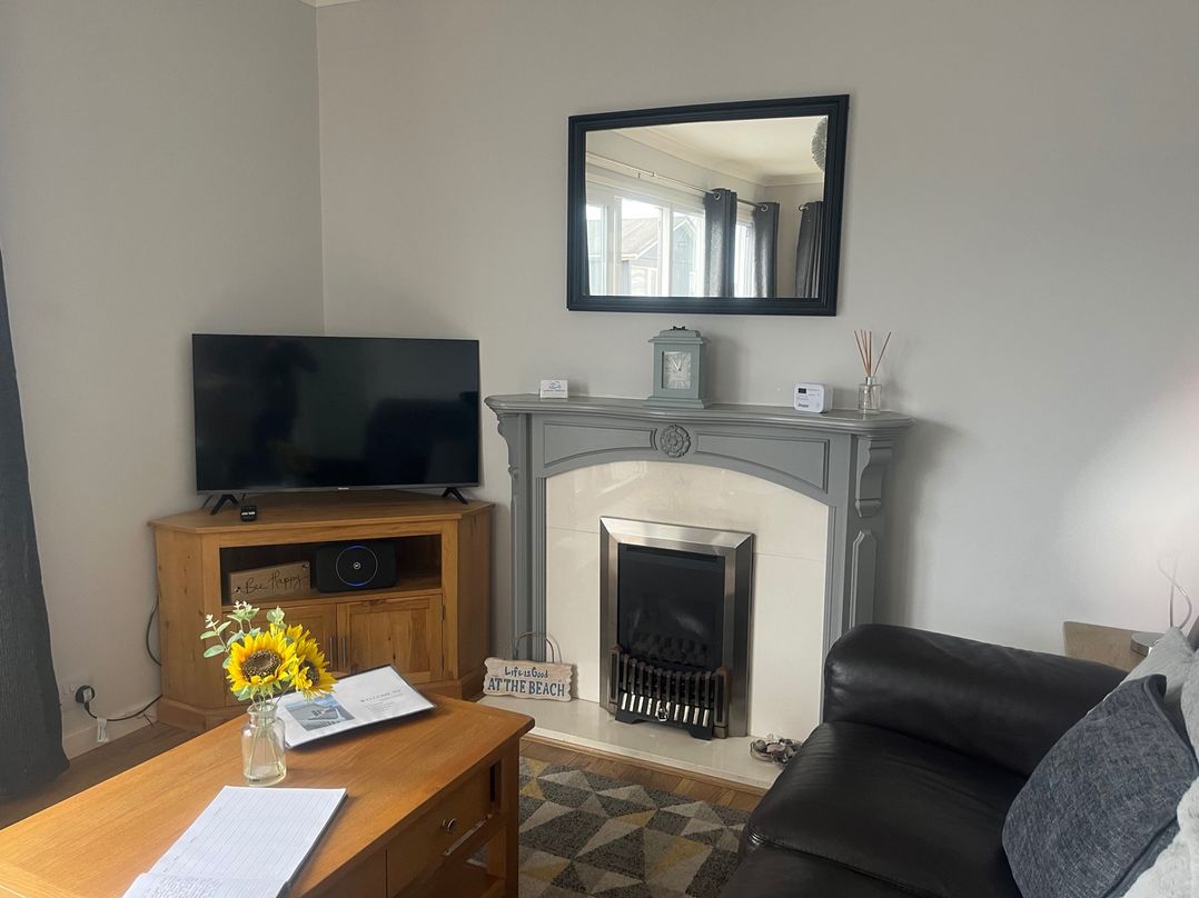 Seaside Escape 2Br Sleeps4 Parking PetsOK Fireplace