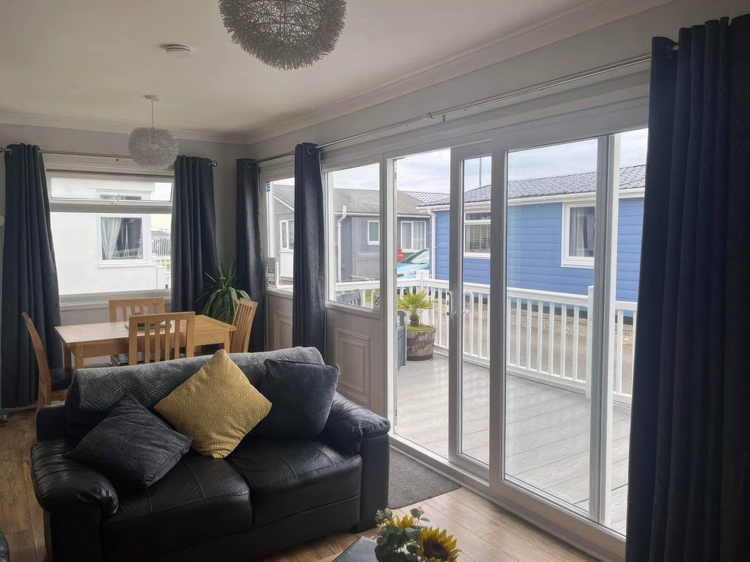 Seaside Escape 2Br Sleeps4 Parking PetsOK Fireplace
