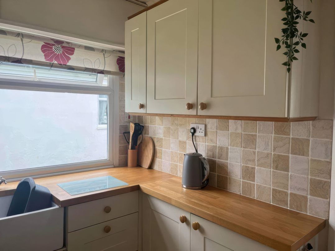 Seaside Escape 2Br Sleeps4 Parking PetsOK Fireplace