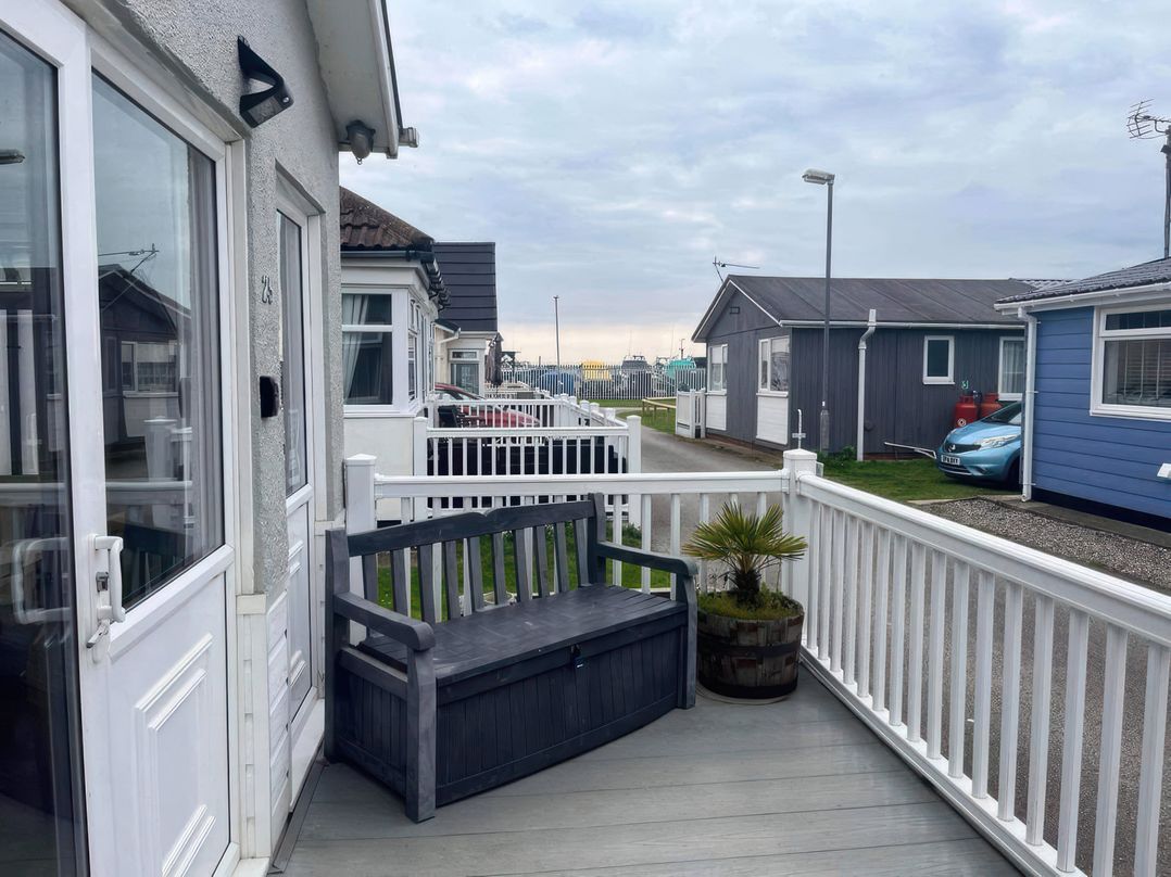 Seaside Escape 2Br Sleeps4 Parking PetsOK Fireplace
