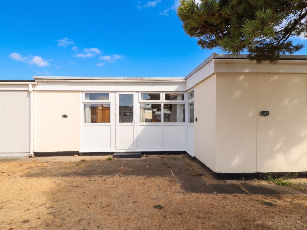 Chalet 242 Carmarthen Bay