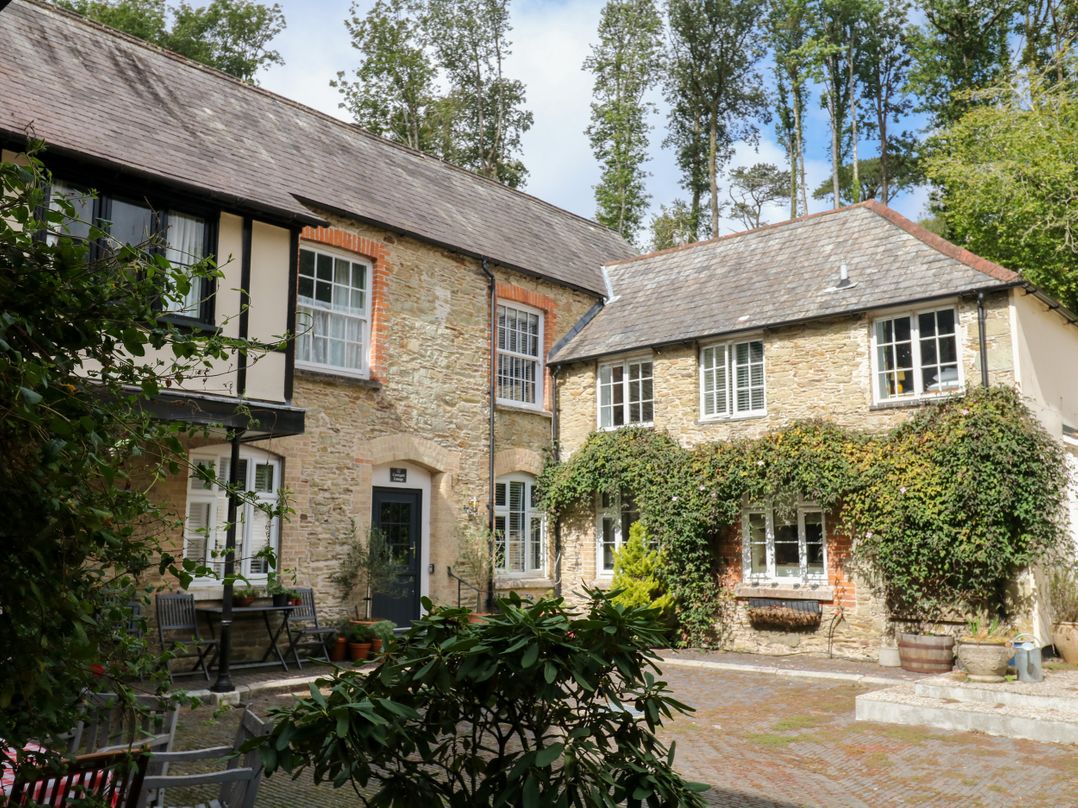 12 Courtyard Cottage at Sheplegh Court