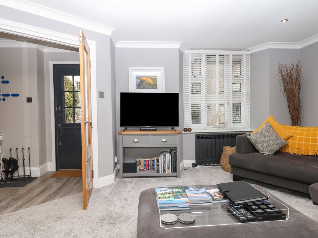 12 Courtyard Cottage at Sheplegh Court