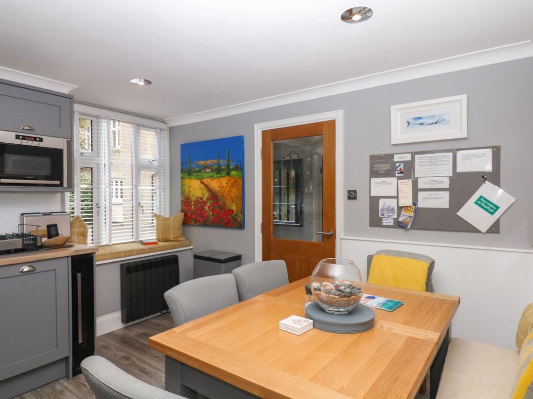 12 Courtyard Cottage at Sheplegh Court