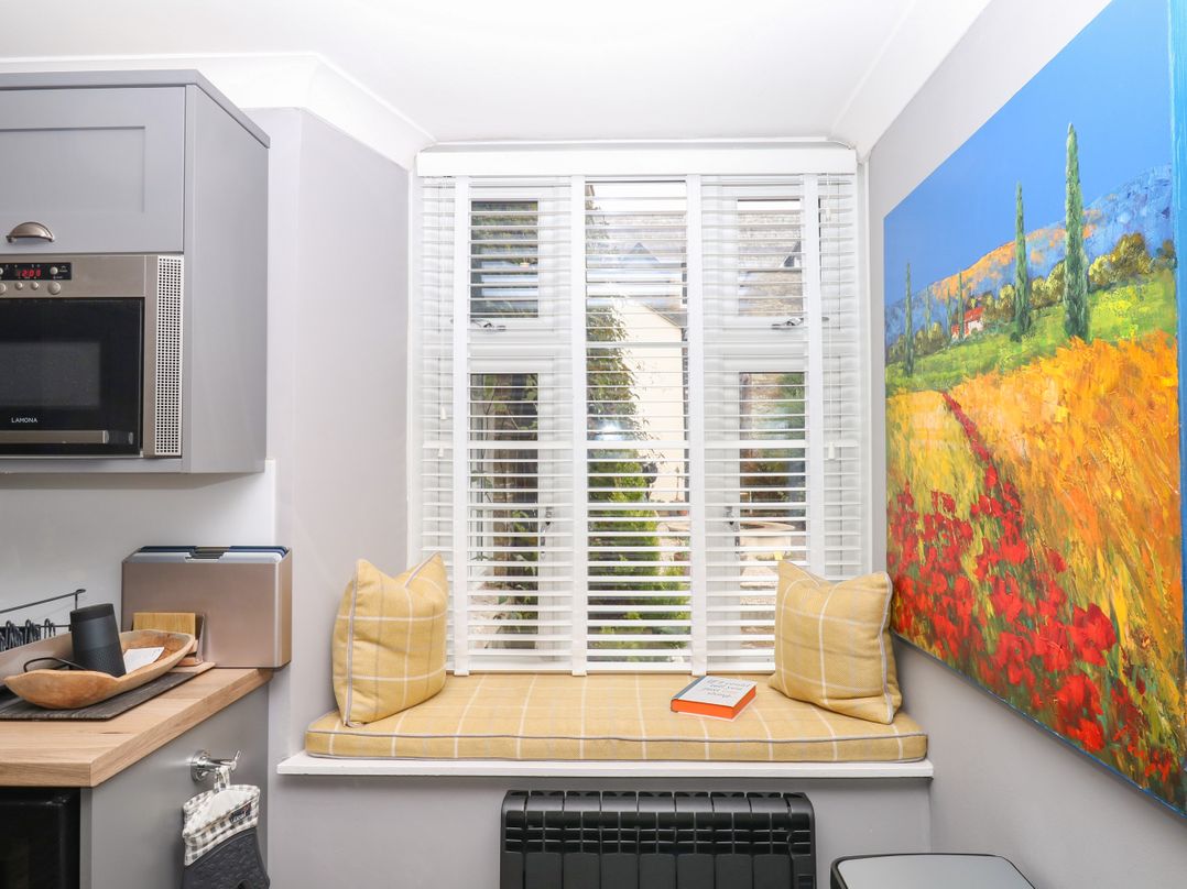 12 Courtyard Cottage at Sheplegh Court