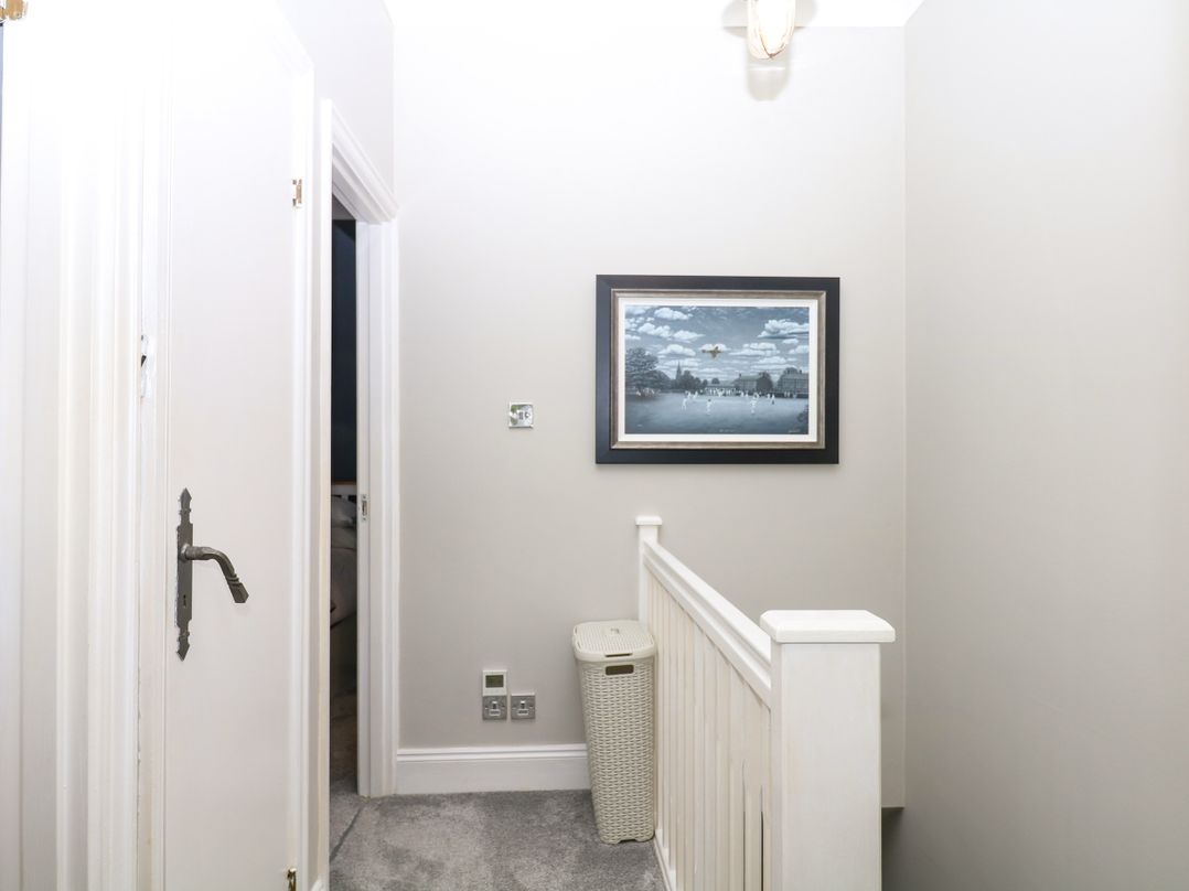 12 Courtyard Cottage at Sheplegh Court
