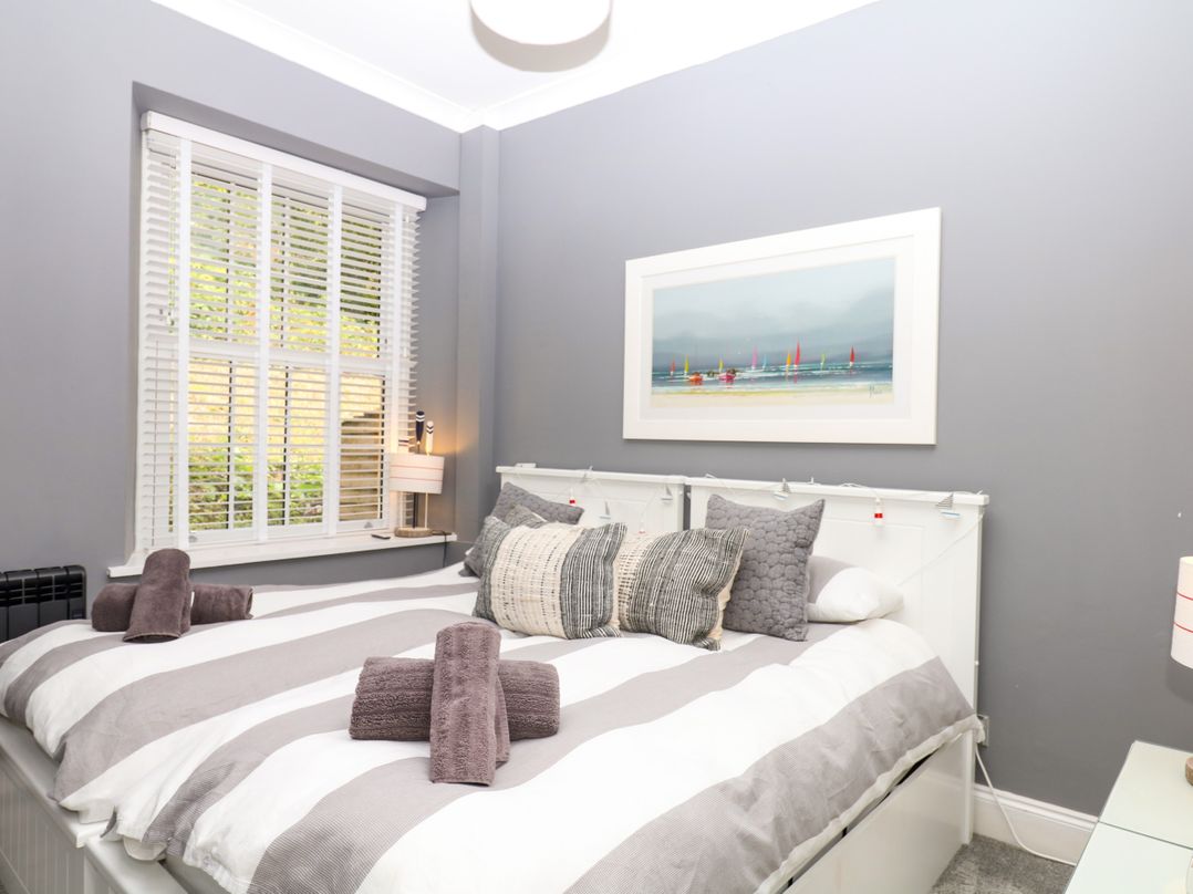 12 Courtyard Cottage at Sheplegh Court