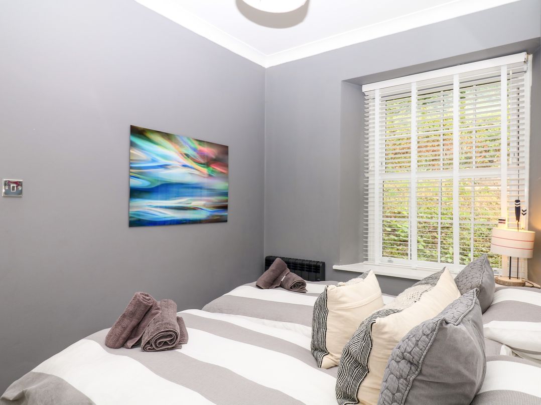 12 Courtyard Cottage at Sheplegh Court