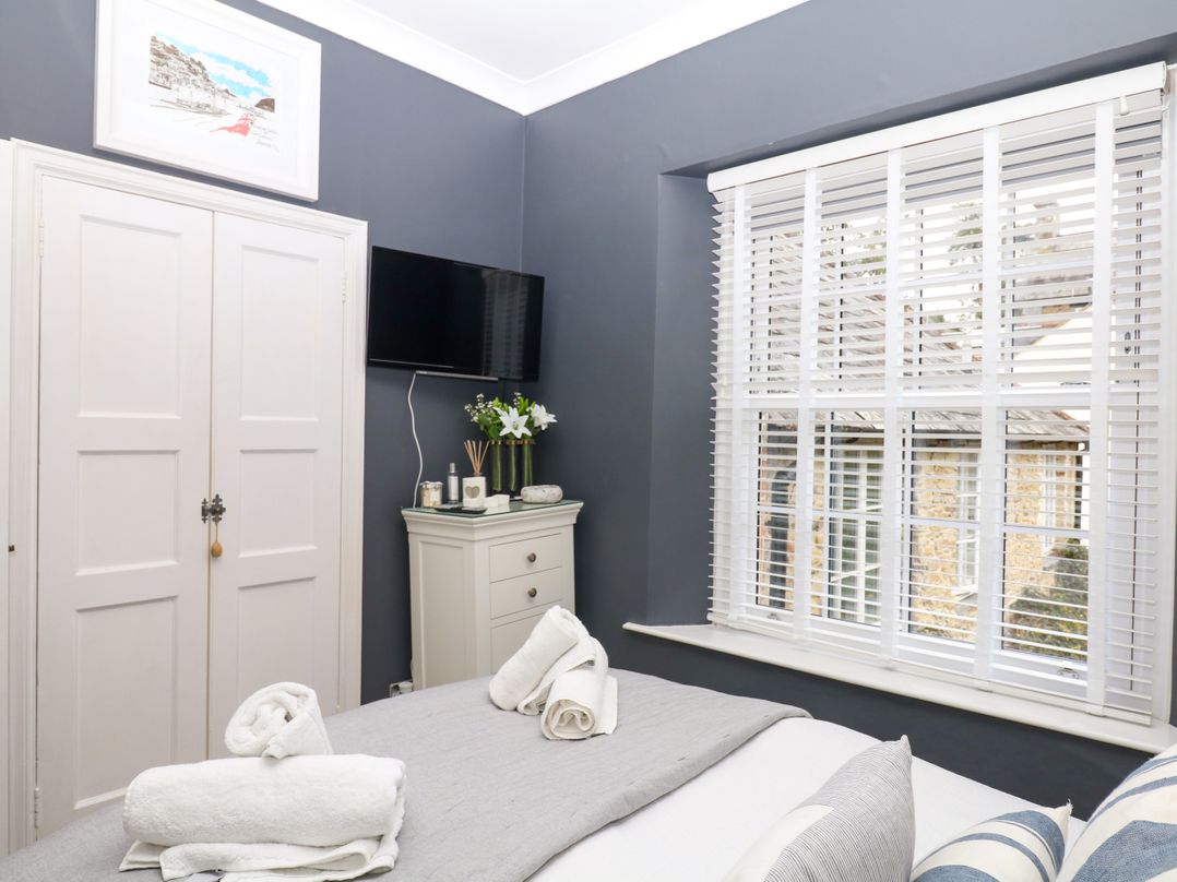 12 Courtyard Cottage at Sheplegh Court