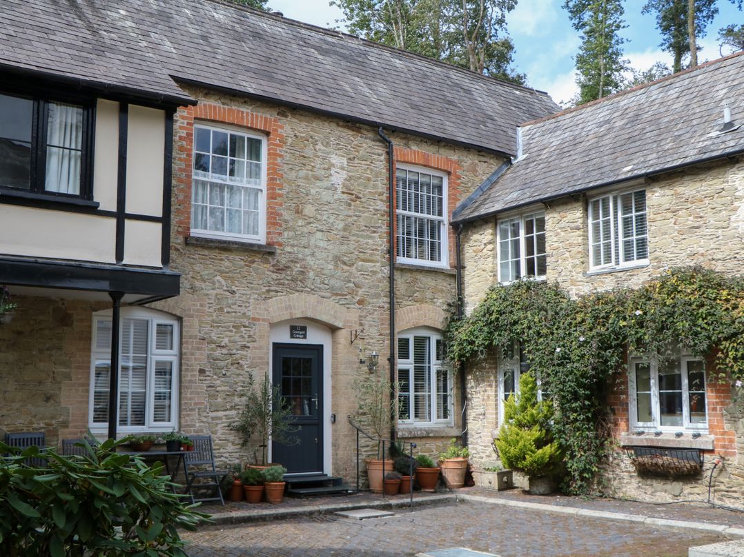 12 Courtyard Cottage at Sheplegh Court