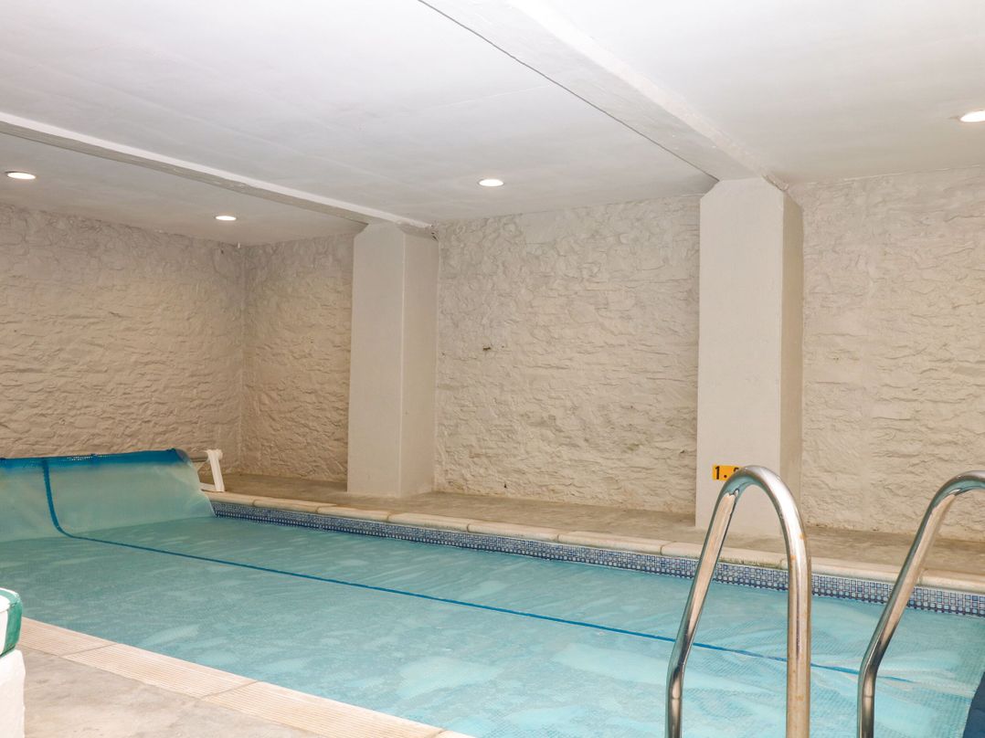 12 Courtyard Cottage at Sheplegh Court