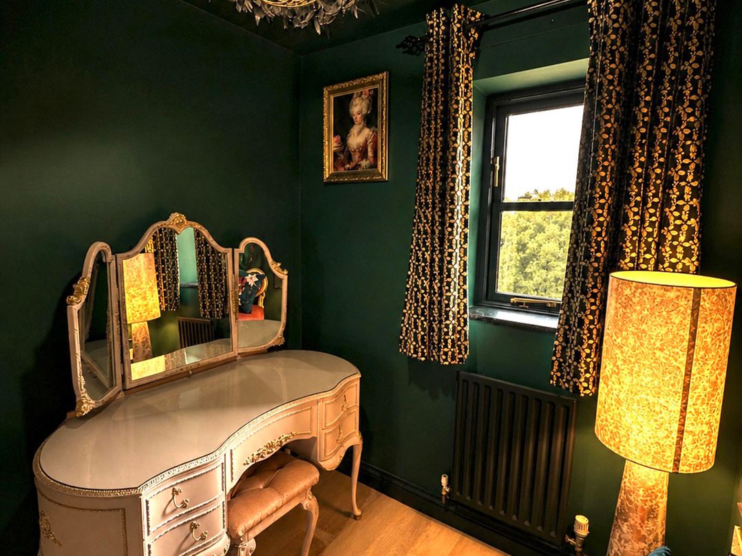 Muddy Boots – La Petite Mews