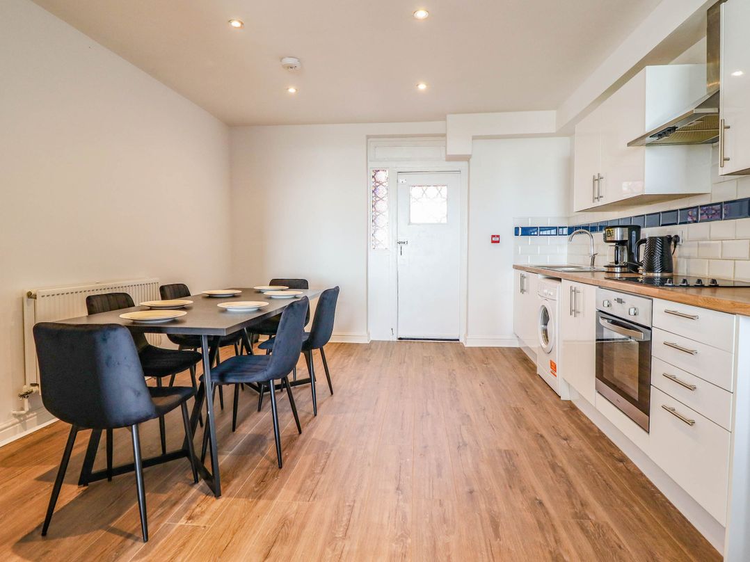 Flat 4 Greenfields