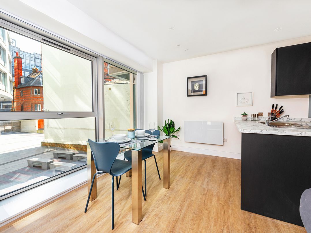 Luxury City Centre Apartment, Prime Location