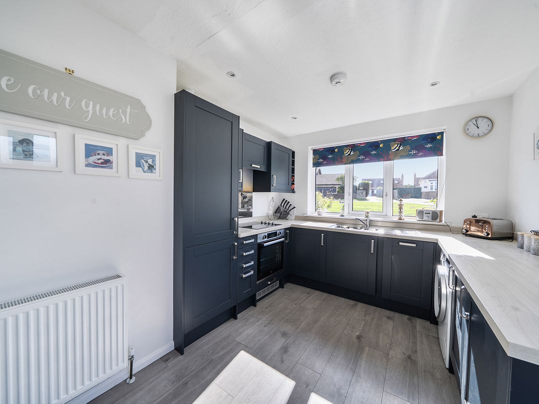 2 Bed, Sleeps 4 with Parking and Pet Friendly