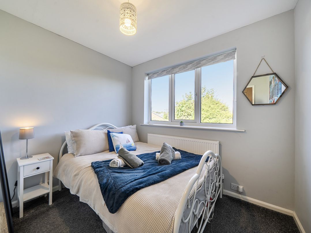 2 Bed, Sleeps 4 with Parking and Pet Friendly