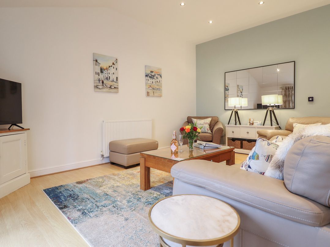 Maritime Mews, 6 The Oakleys