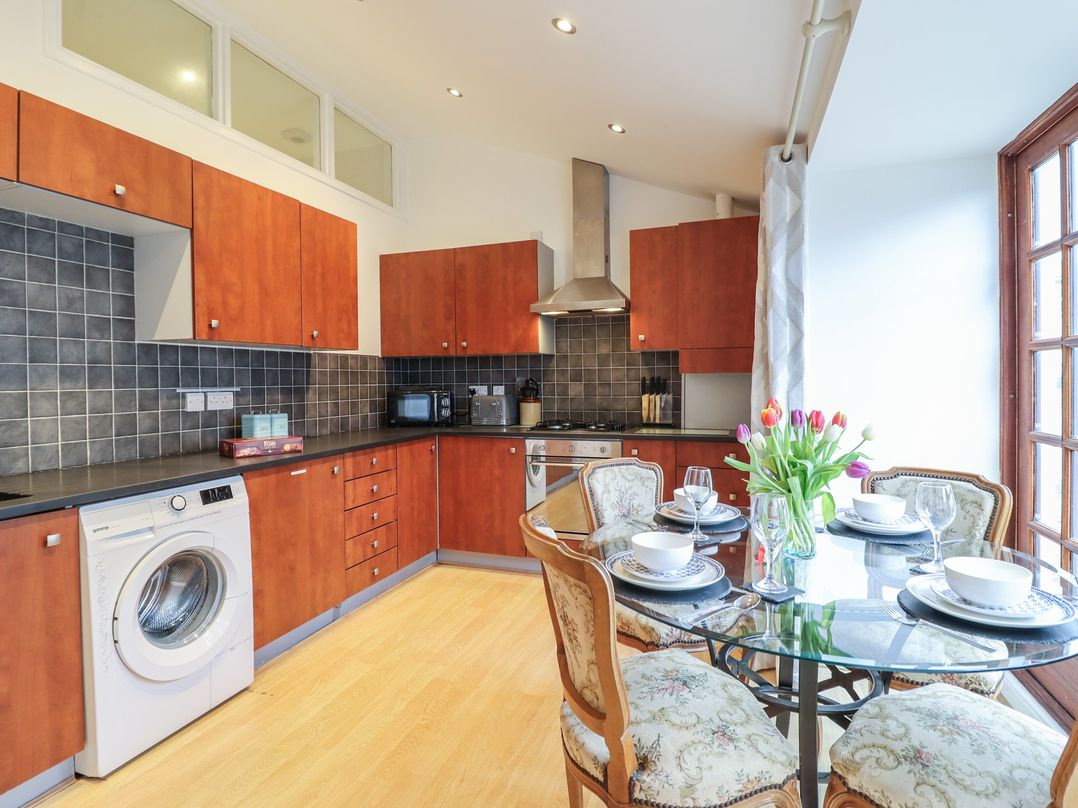 Maritime Mews, 6 The Oakleys