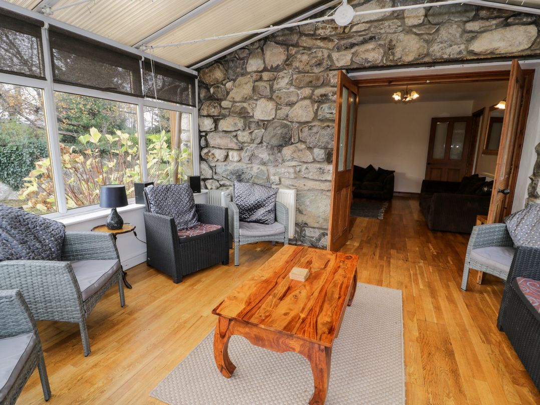 Ddol Helyg Farmhouse
