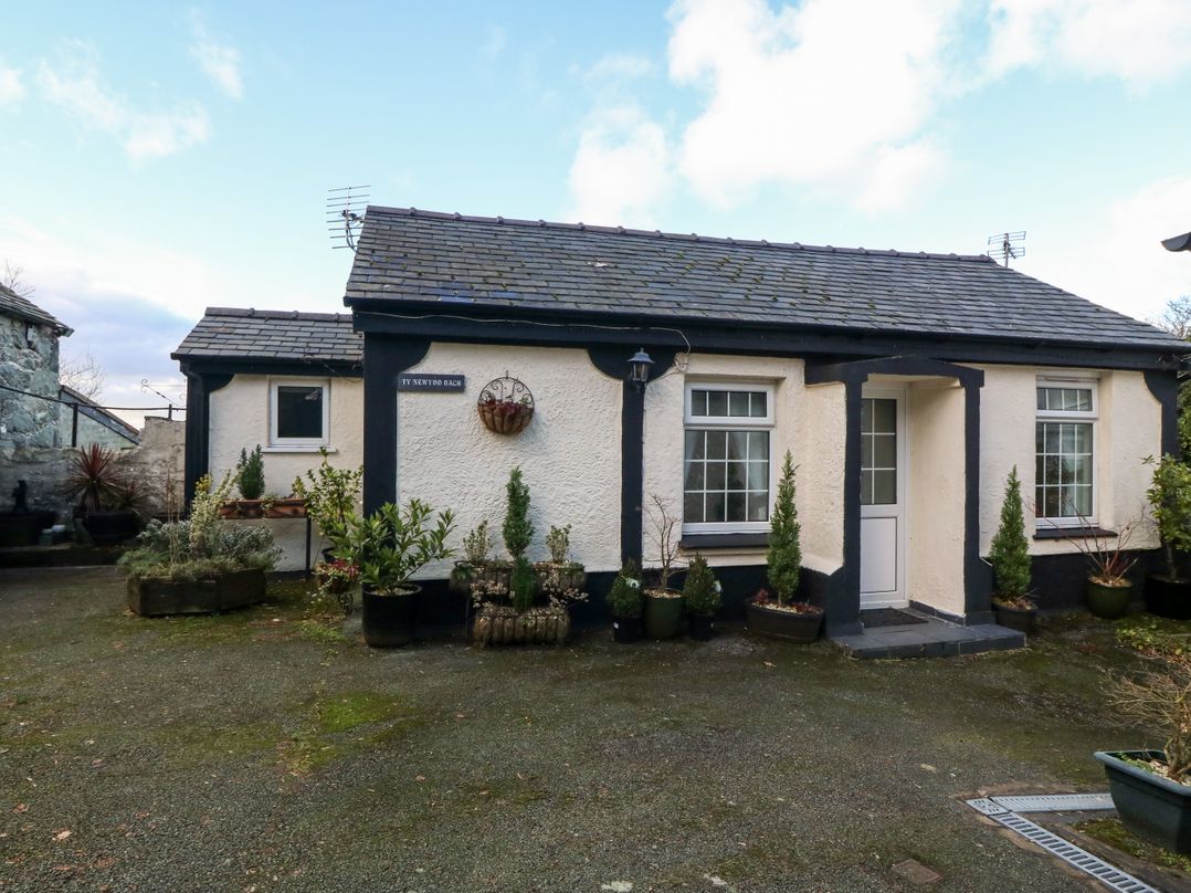 Ty Newydd Bach