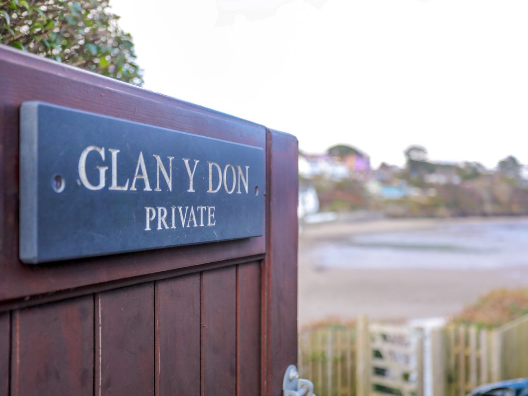 Glan Y Don Bach