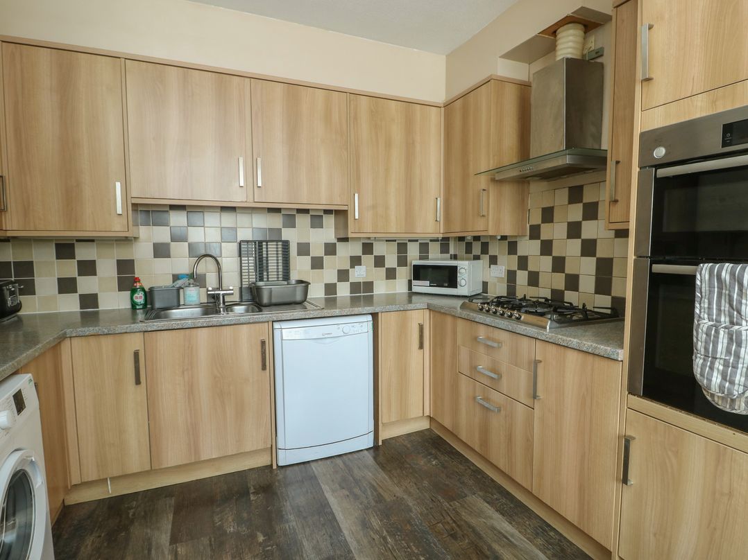 A kitchen with cabinets and appliances at Halford Hill in Llanberis