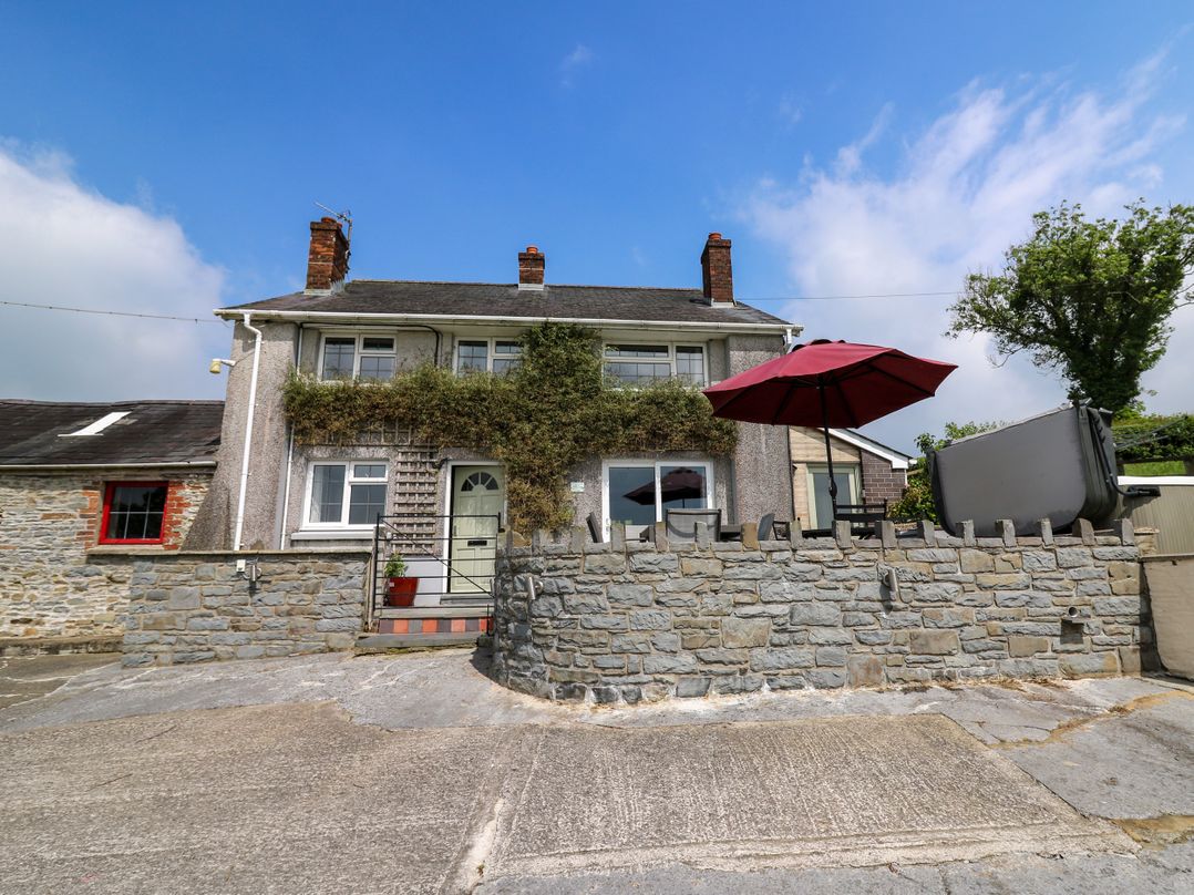 Aberdauddwr, Lampeter - Sleeps 8 guests