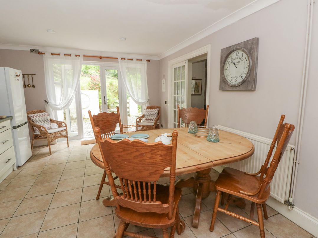 A dining room with a round table and chairs at Teifi House in Cilgerran near Cardigan