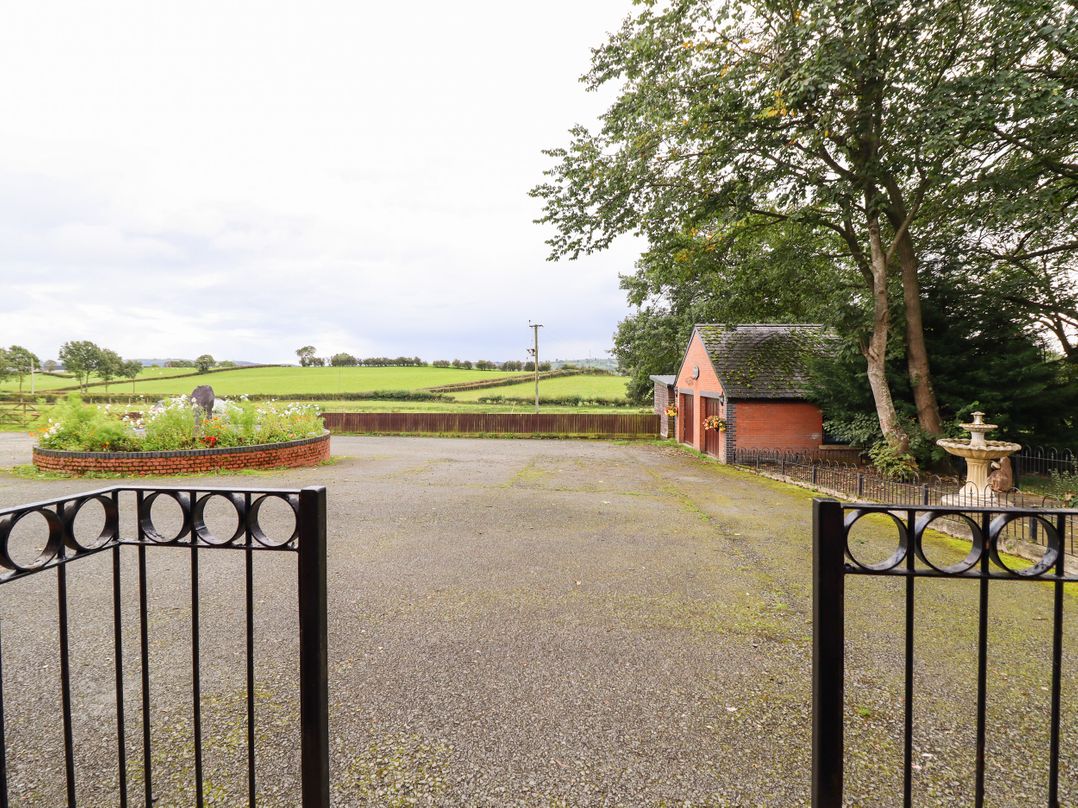 Ty Newydd
