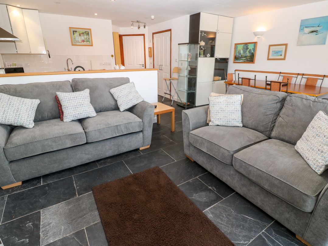 White Lodge Apartment