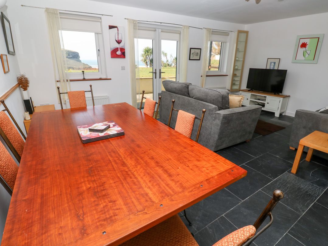 White Lodge Apartment