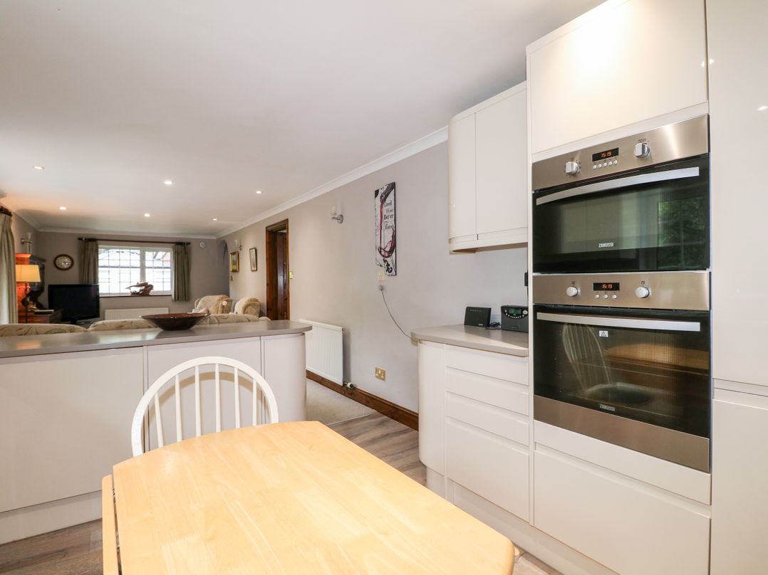 Miswells Cottages - Lake View
