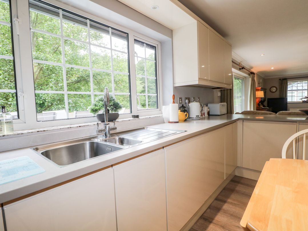 Miswells Cottages - Lake View